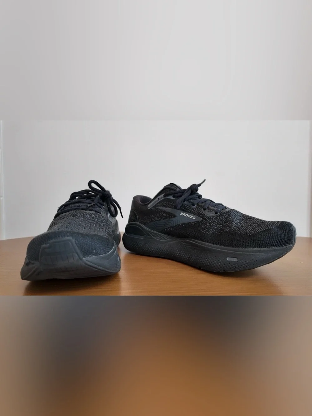 Brooks Ghost Max Unisex Cushioned Running Shoe Black 10 Seattle DNA loft V2